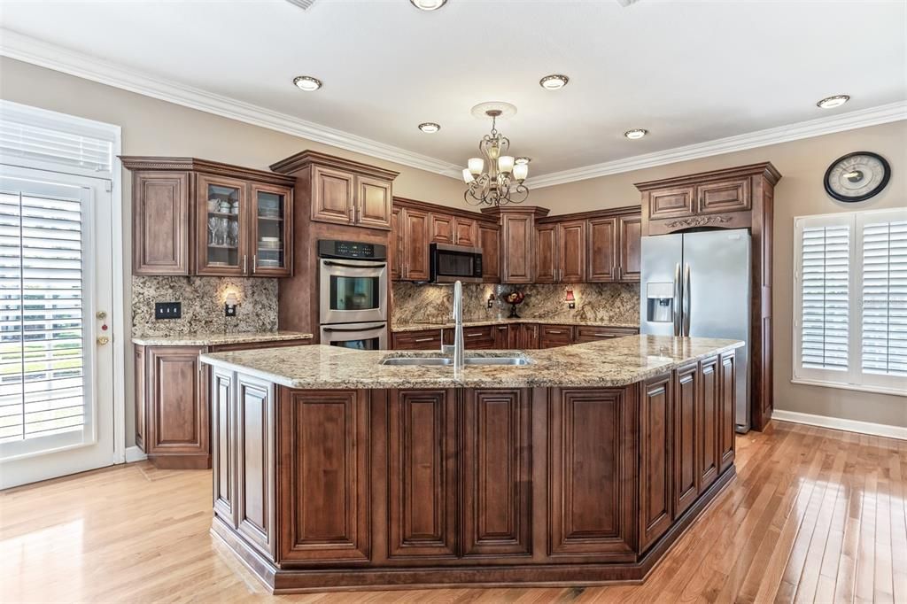 For Sale: $1,350,000 (4 beds, 2 baths, 2703 Square Feet)