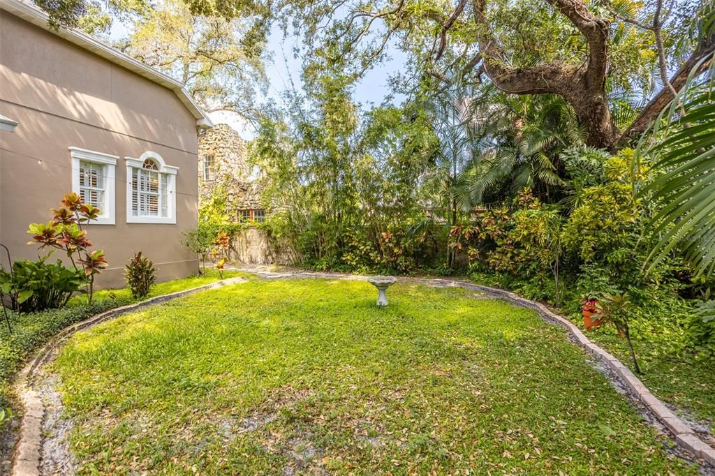 For Sale: $1,350,000 (4 beds, 2 baths, 2703 Square Feet)