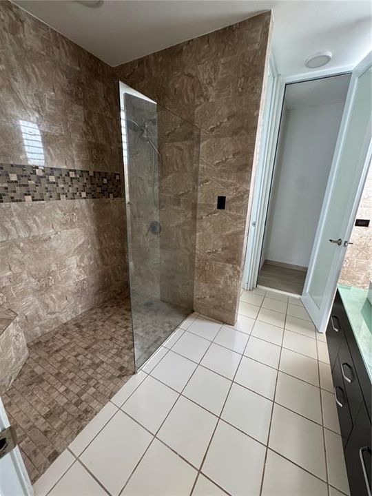 For Rent: $4,500 (4 beds, 2 baths, 3000 Square Feet)