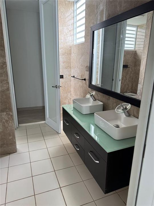 For Rent: $4,500 (4 beds, 2 baths, 3000 Square Feet)