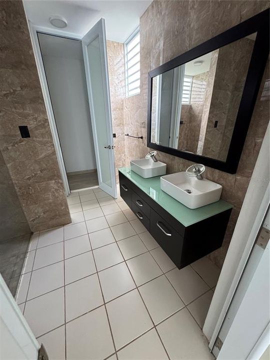 For Rent: $4,500 (4 beds, 2 baths, 3000 Square Feet)