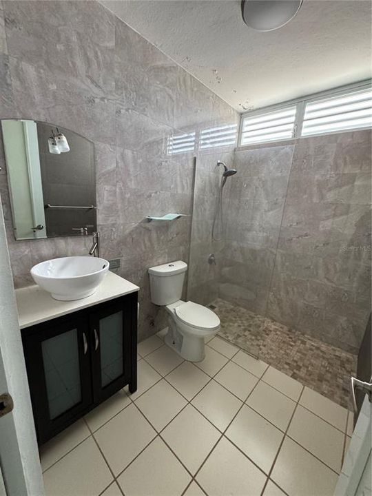 For Rent: $4,500 (4 beds, 2 baths, 3000 Square Feet)