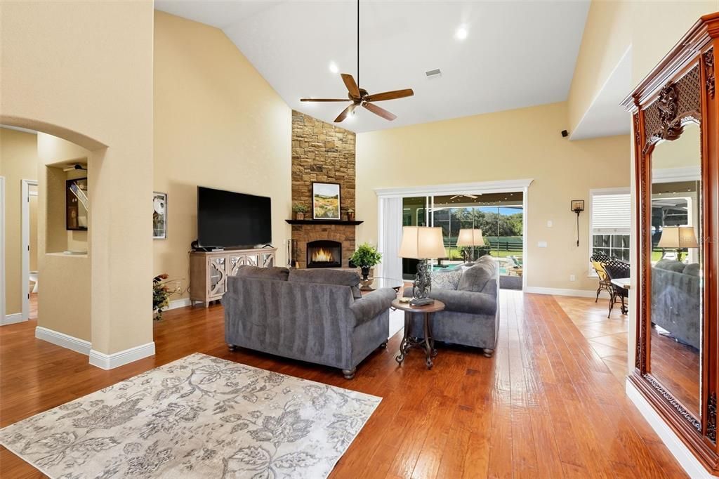 待售: $1,200,000 (3 贝兹, 2 浴室, 2800 平方英尺)