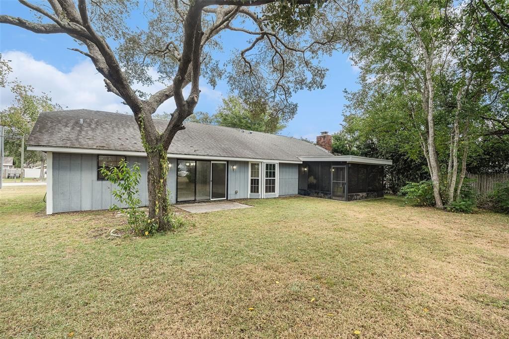 Active With Contract: $225,000 (2 beds, 2 baths, 1348 Square Feet)