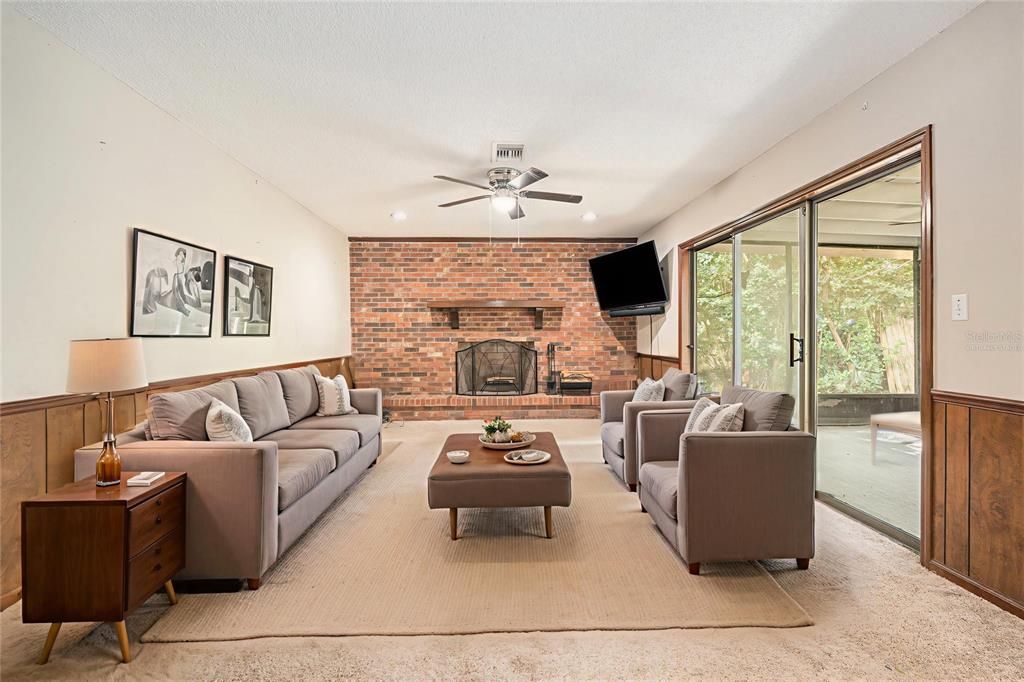 Active With Contract: $225,000 (2 beds, 2 baths, 1348 Square Feet)