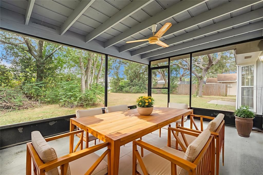 Active With Contract: $225,000 (2 beds, 2 baths, 1348 Square Feet)