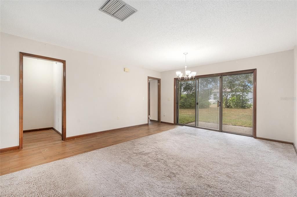 Active With Contract: $225,000 (2 beds, 2 baths, 1348 Square Feet)