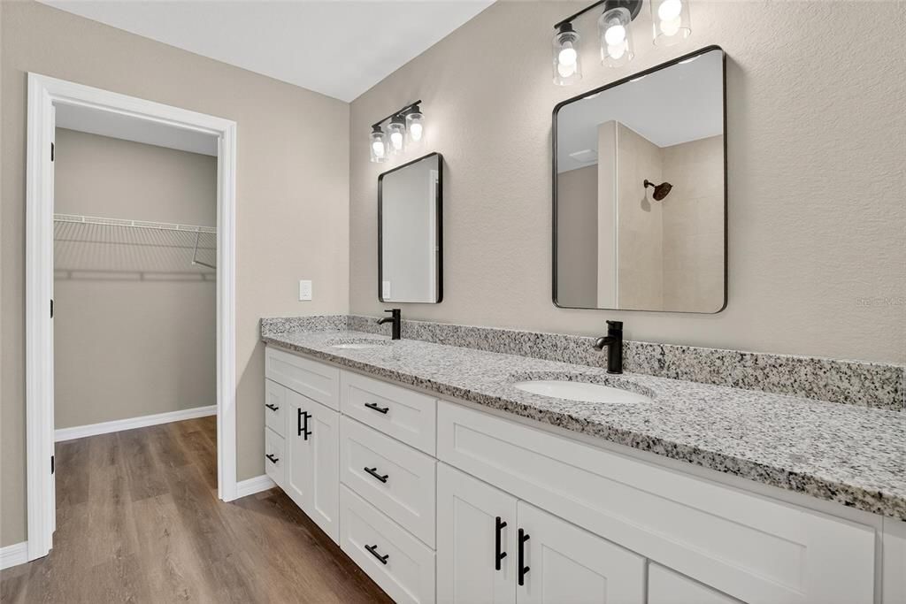 For Sale: $275,000 (3 beds, 2 baths, 1370 Square Feet)