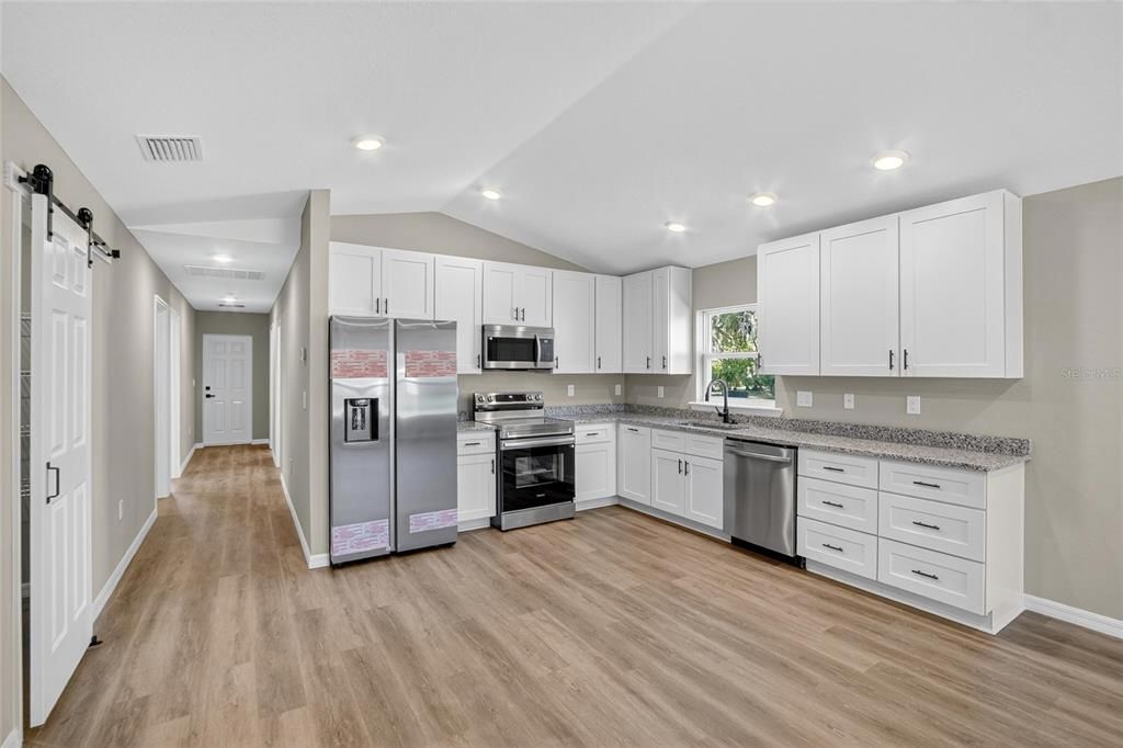 For Sale: $275,000 (3 beds, 2 baths, 1370 Square Feet)