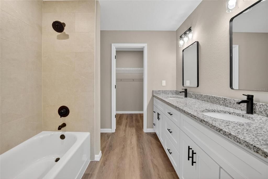 For Sale: $275,000 (3 beds, 2 baths, 1370 Square Feet)