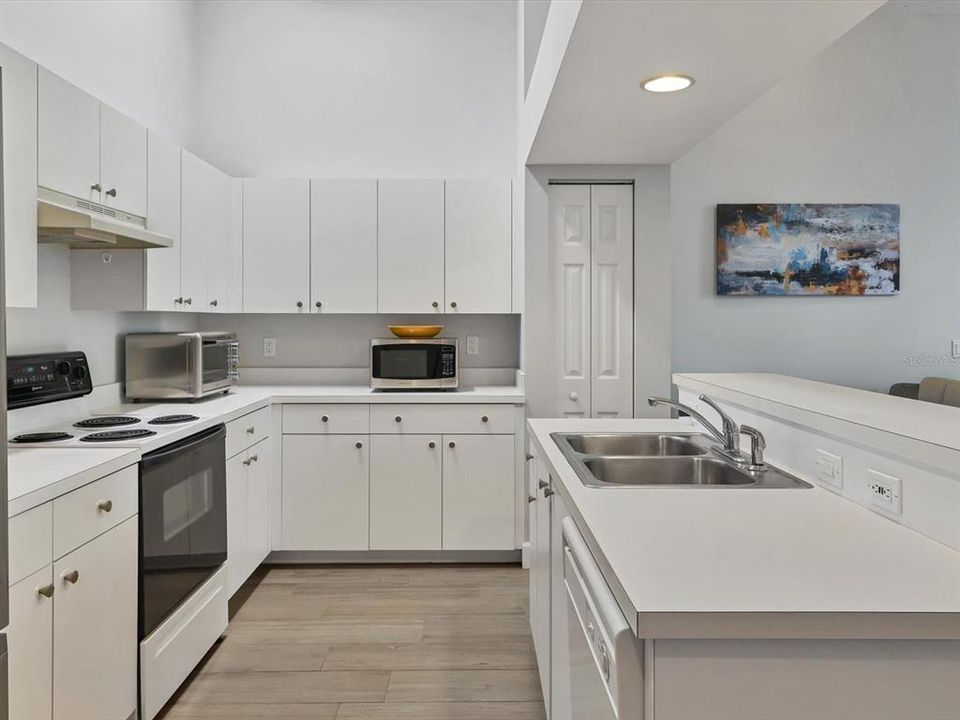 For Rent: $3,200 (2 beds, 2 baths, 1064 Square Feet)