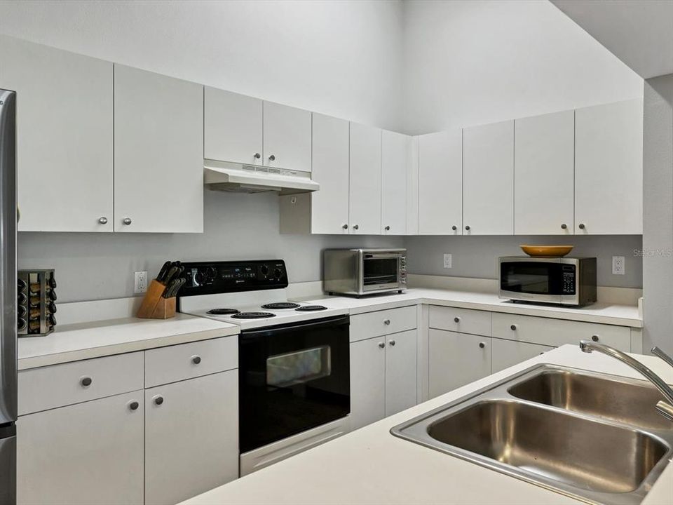 For Rent: $3,200 (2 beds, 2 baths, 1064 Square Feet)