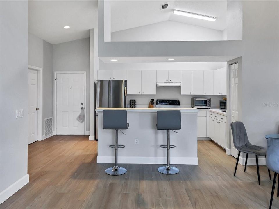 For Rent: $3,200 (2 beds, 2 baths, 1064 Square Feet)