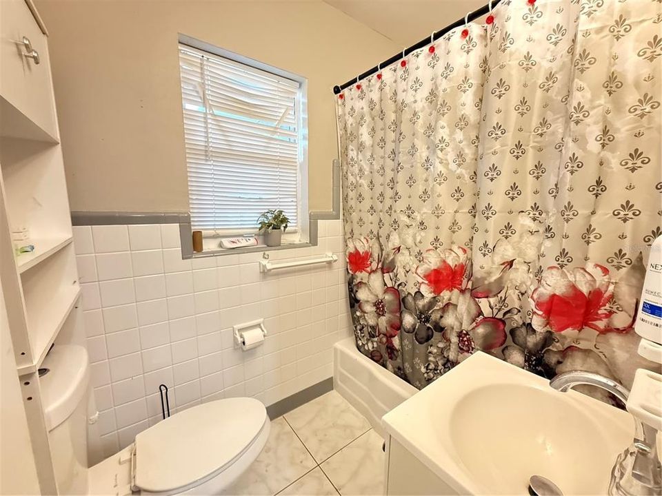 For Sale: $230,000 (3 beds, 1 baths, 1087 Square Feet)