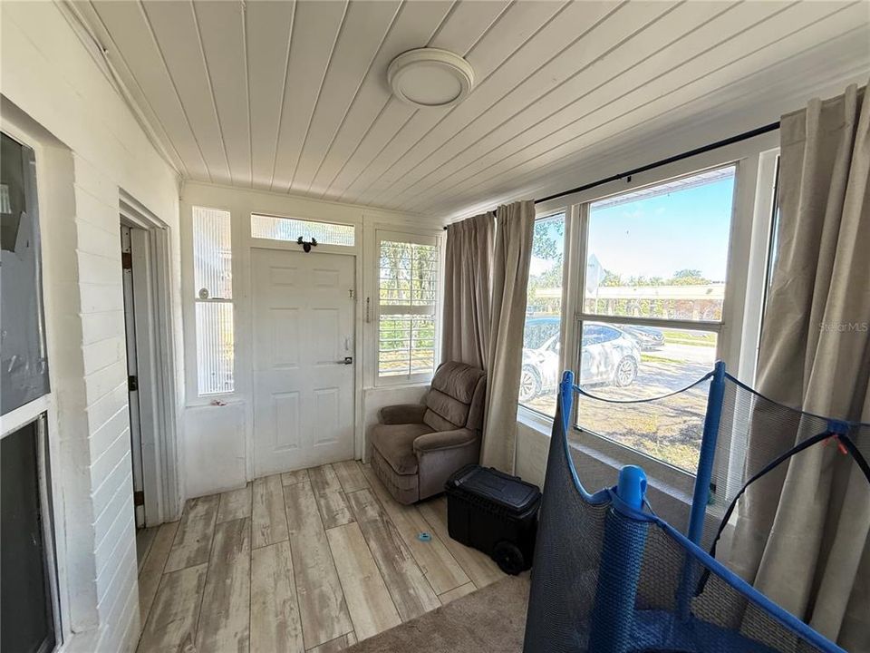 For Sale: $230,000 (3 beds, 1 baths, 1087 Square Feet)