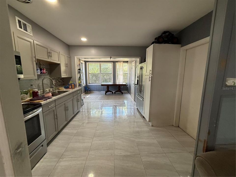 For Sale: $230,000 (3 beds, 1 baths, 1087 Square Feet)