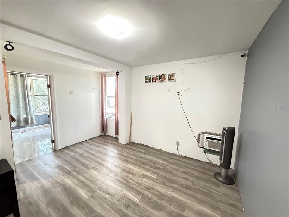 For Sale: $230,000 (3 beds, 1 baths, 1087 Square Feet)