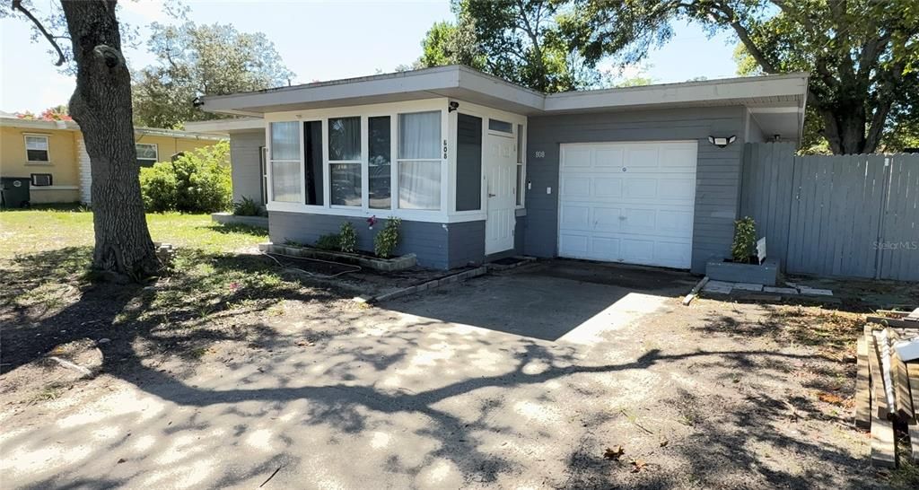 For Sale: $230,000 (3 beds, 1 baths, 1087 Square Feet)