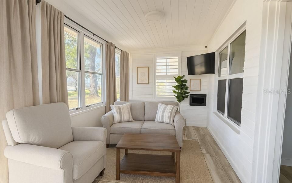 For Sale: $230,000 (3 beds, 1 baths, 1087 Square Feet)