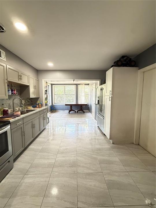 For Sale: $230,000 (3 beds, 1 baths, 1087 Square Feet)