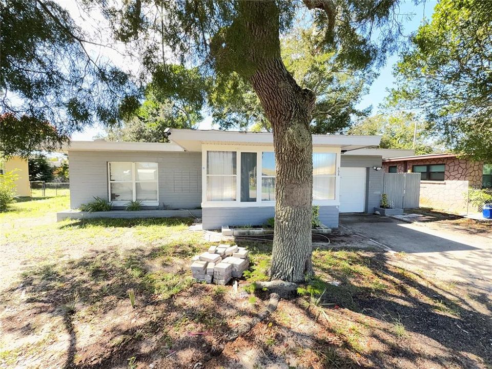 For Sale: $230,000 (3 beds, 1 baths, 1087 Square Feet)