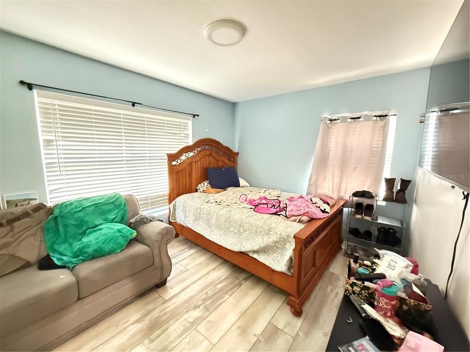 For Sale: $230,000 (3 beds, 1 baths, 1087 Square Feet)