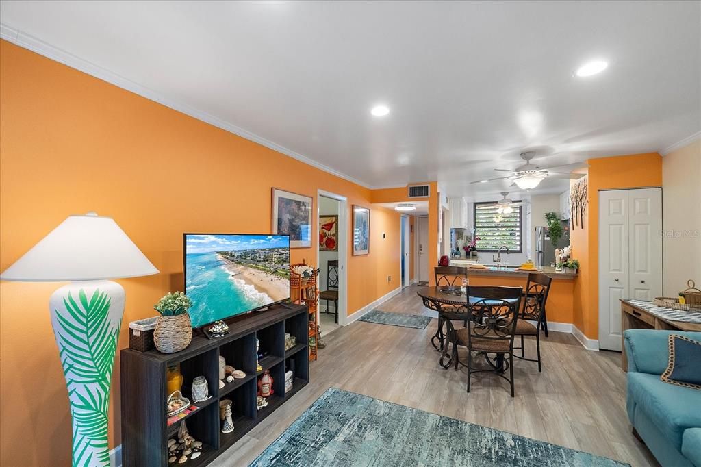 En Venta: $220,000 (2 camas, 2 baños, 940 Pies cuadrados)