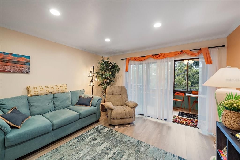 En Venta: $220,000 (2 camas, 2 baños, 940 Pies cuadrados)