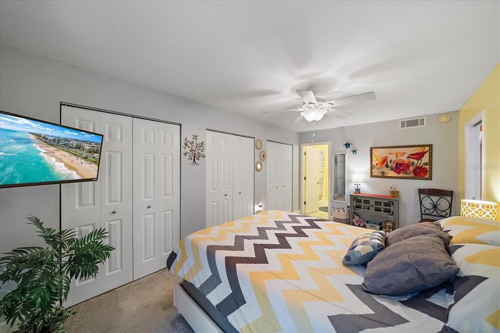 En Venta: $220,000 (2 camas, 2 baños, 940 Pies cuadrados)