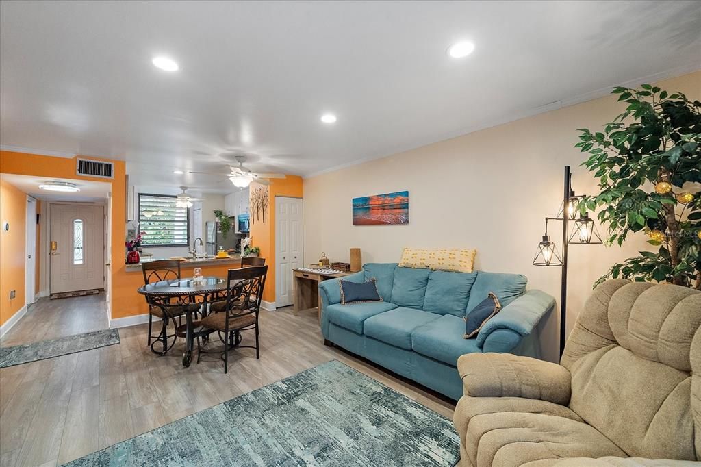 En Venta: $220,000 (2 camas, 2 baños, 940 Pies cuadrados)