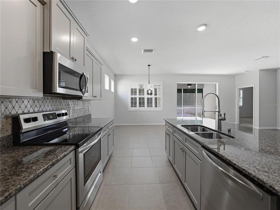 待售: $424,900 (4 贝兹, 2 浴室, 2057 平方英尺)