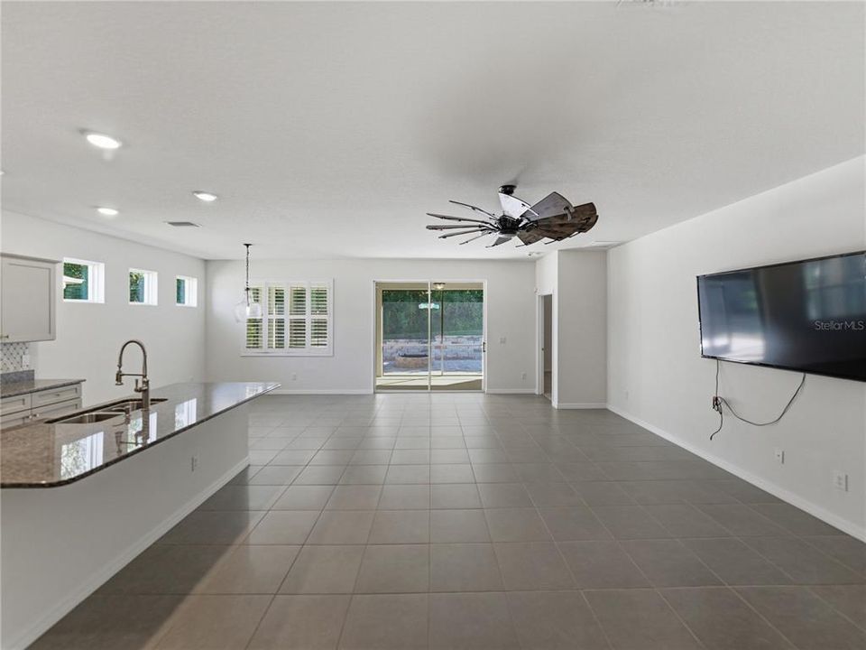 待售: $424,900 (4 贝兹, 2 浴室, 2057 平方英尺)