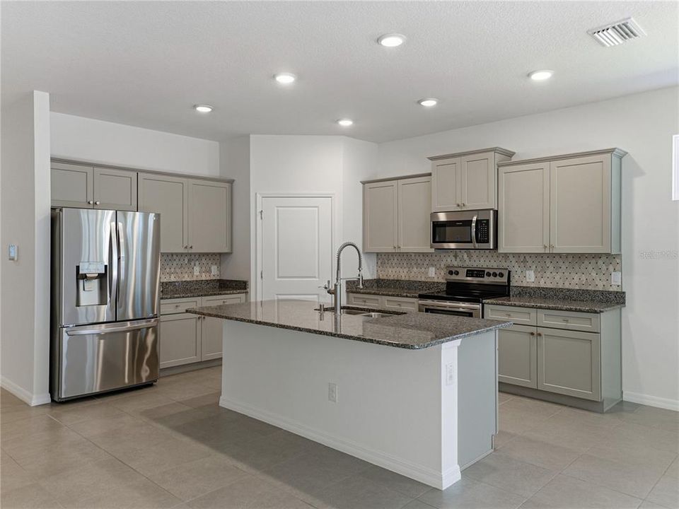 待售: $424,900 (4 贝兹, 2 浴室, 2057 平方英尺)