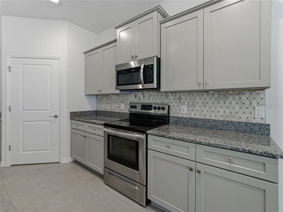 待售: $424,900 (4 贝兹, 2 浴室, 2057 平方英尺)