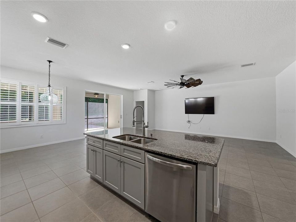 待售: $424,900 (4 贝兹, 2 浴室, 2057 平方英尺)