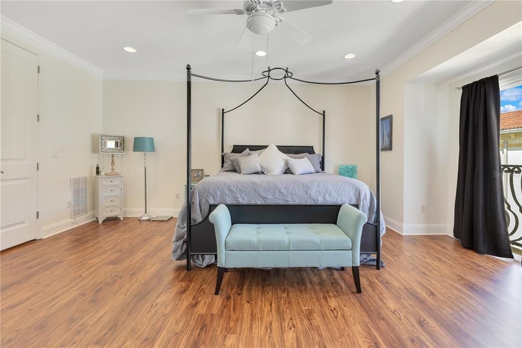 For Sale: $579,900 (3 beds, 3 baths, 2154 Square Feet)