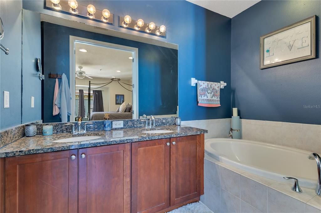 For Sale: $579,900 (3 beds, 3 baths, 2154 Square Feet)