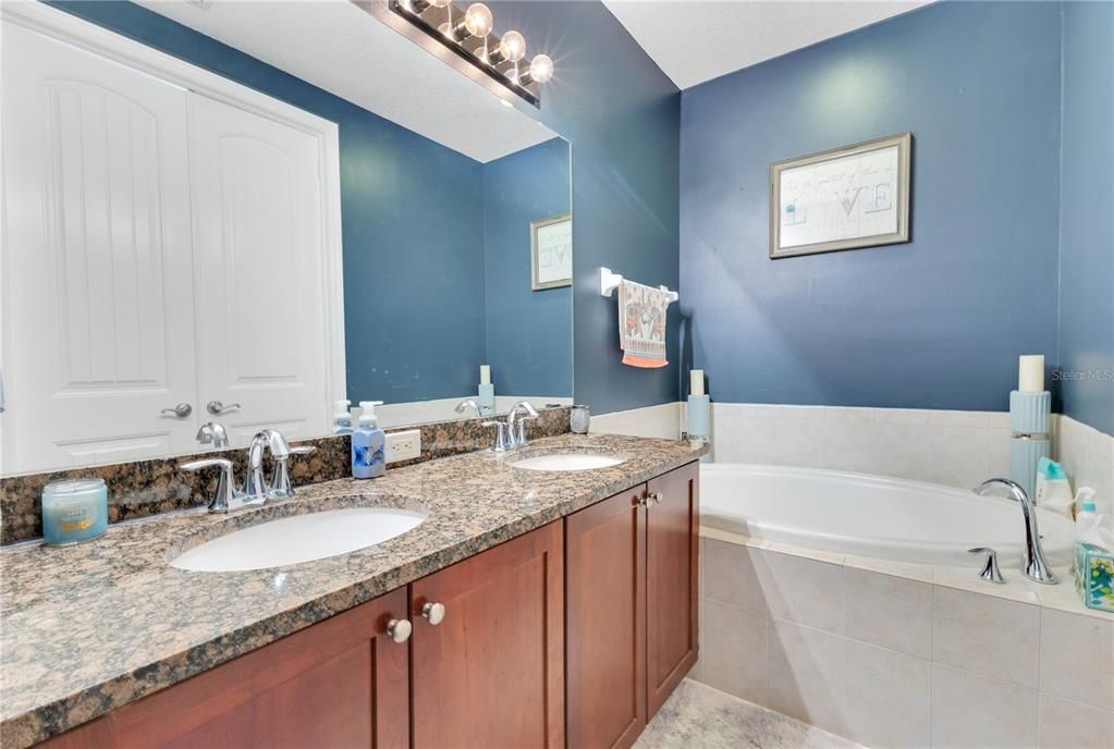 For Sale: $579,900 (3 beds, 3 baths, 2154 Square Feet)