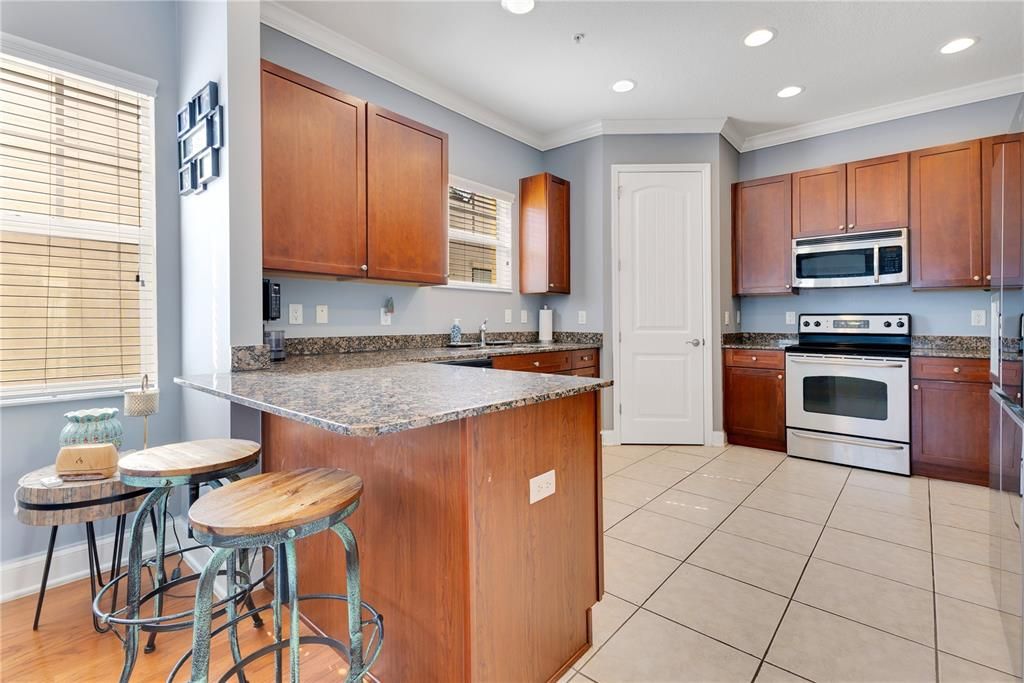 For Sale: $579,900 (3 beds, 3 baths, 2154 Square Feet)