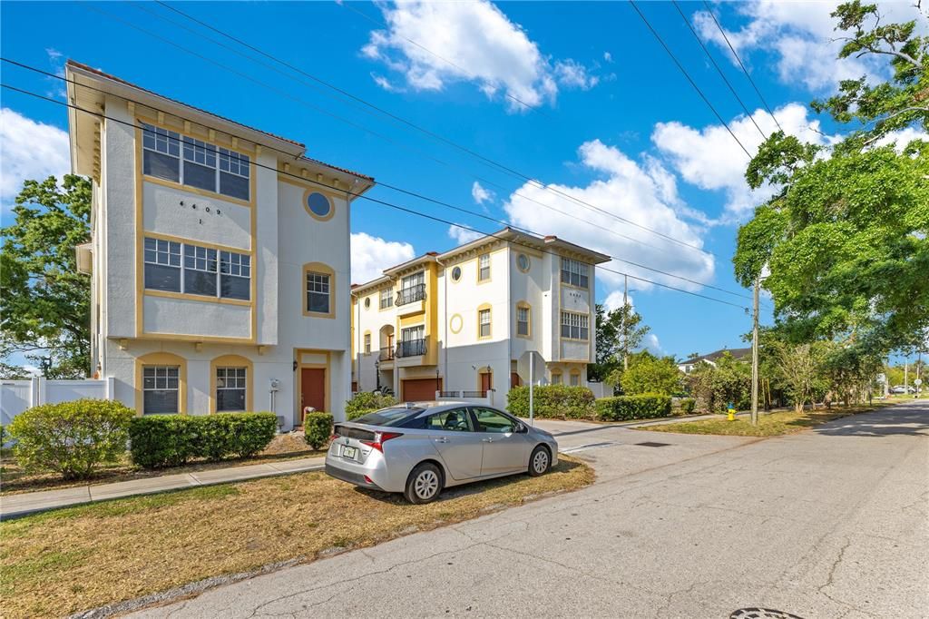 For Sale: $579,900 (3 beds, 3 baths, 2154 Square Feet)