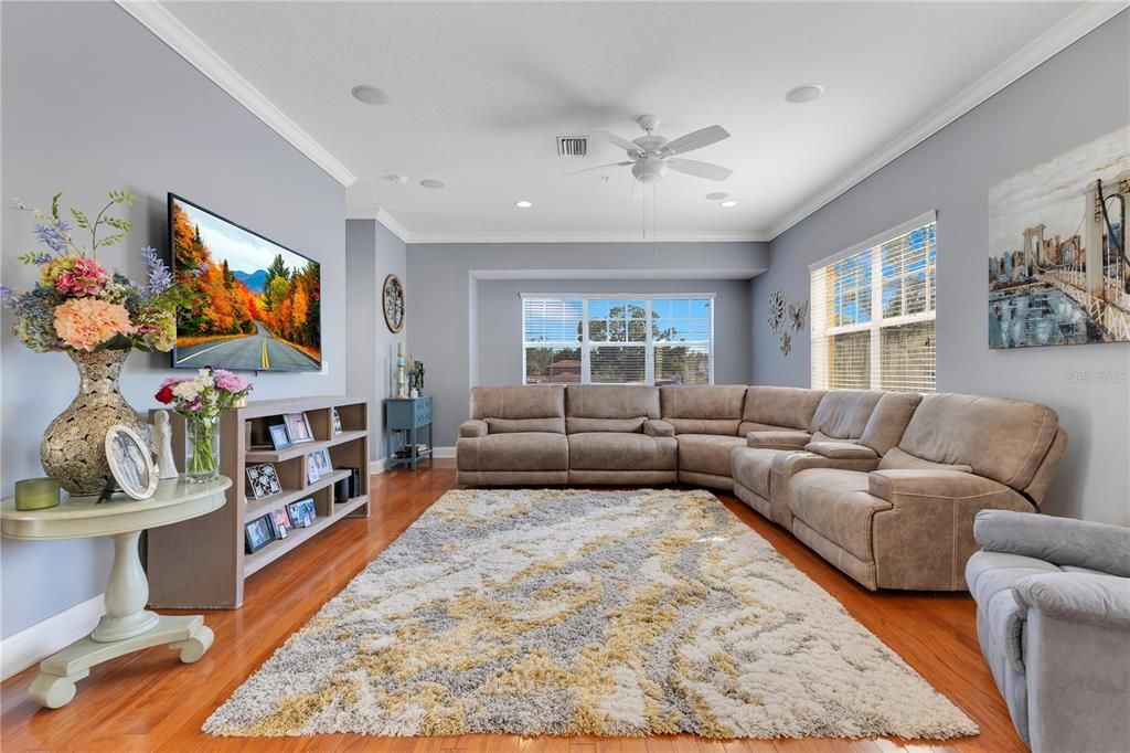 For Sale: $579,900 (3 beds, 3 baths, 2154 Square Feet)