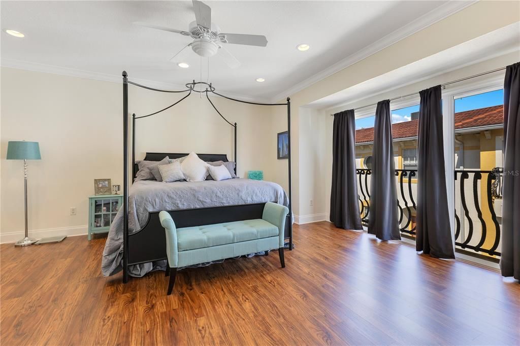 For Sale: $579,900 (3 beds, 3 baths, 2154 Square Feet)