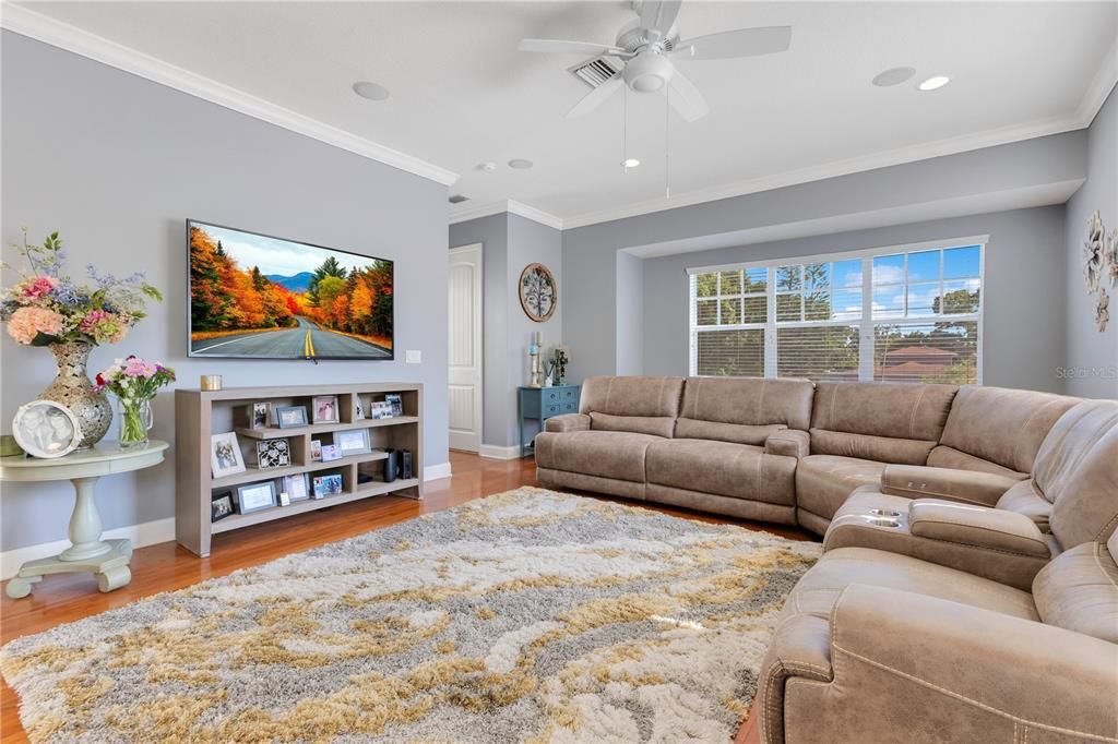 For Sale: $579,900 (3 beds, 3 baths, 2154 Square Feet)