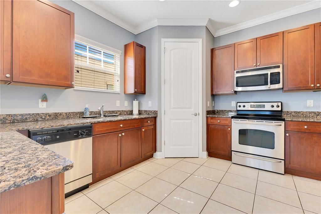 For Sale: $579,900 (3 beds, 3 baths, 2154 Square Feet)