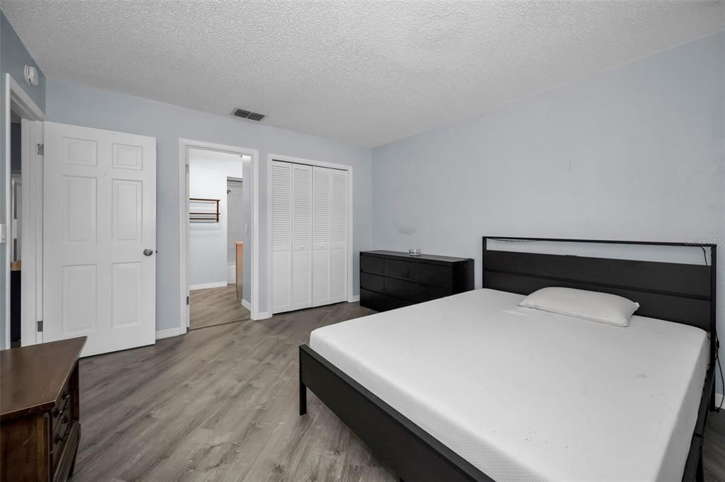 For Sale: $195,000 (2 beds, 1 baths, 900 Square Feet)