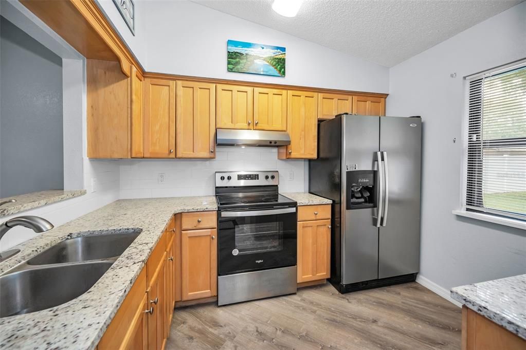 For Sale: $195,000 (2 beds, 1 baths, 900 Square Feet)