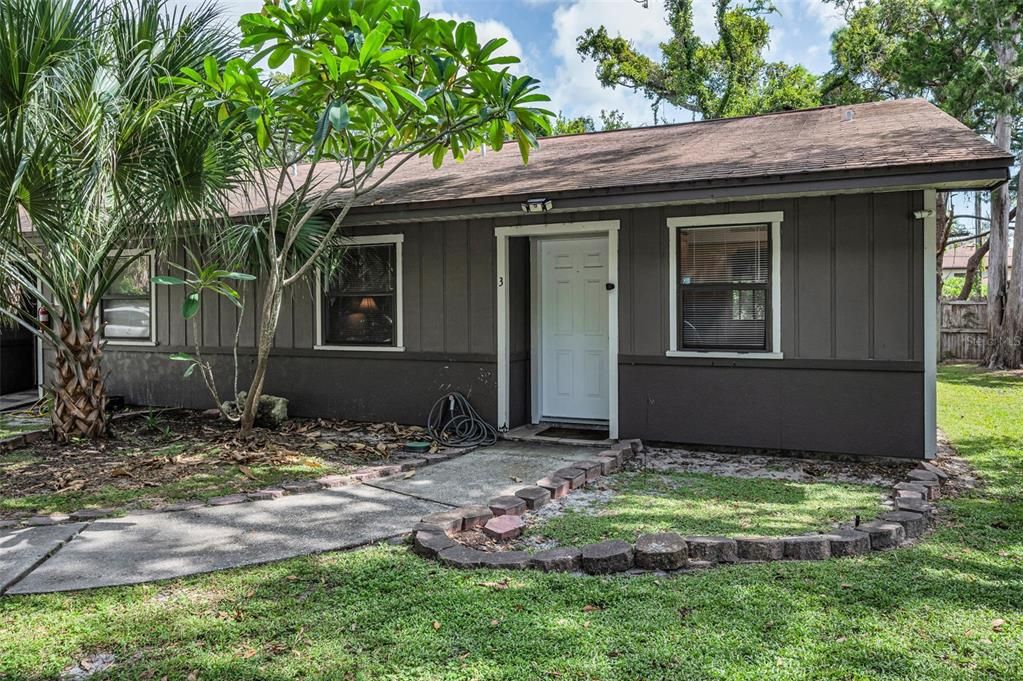 For Sale: $195,000 (2 beds, 1 baths, 900 Square Feet)