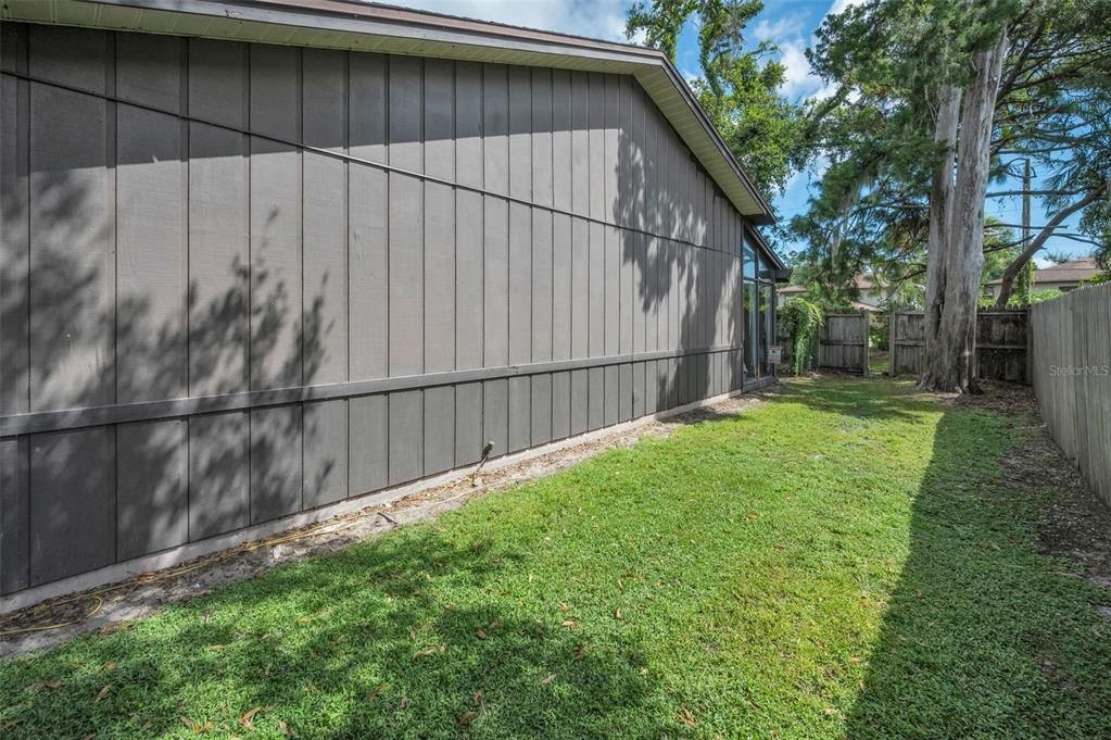 For Sale: $195,000 (2 beds, 1 baths, 900 Square Feet)