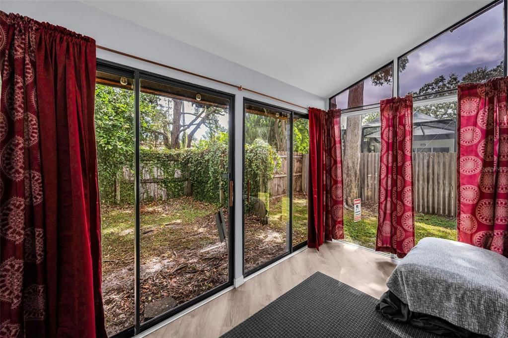 For Sale: $195,000 (2 beds, 1 baths, 900 Square Feet)