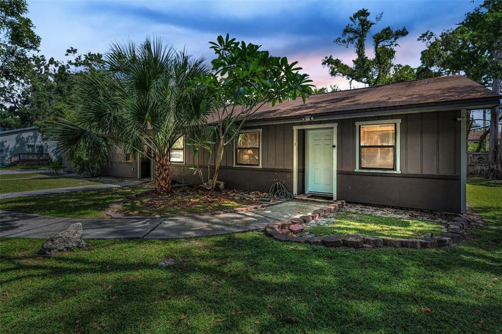 For Sale: $195,000 (2 beds, 1 baths, 900 Square Feet)